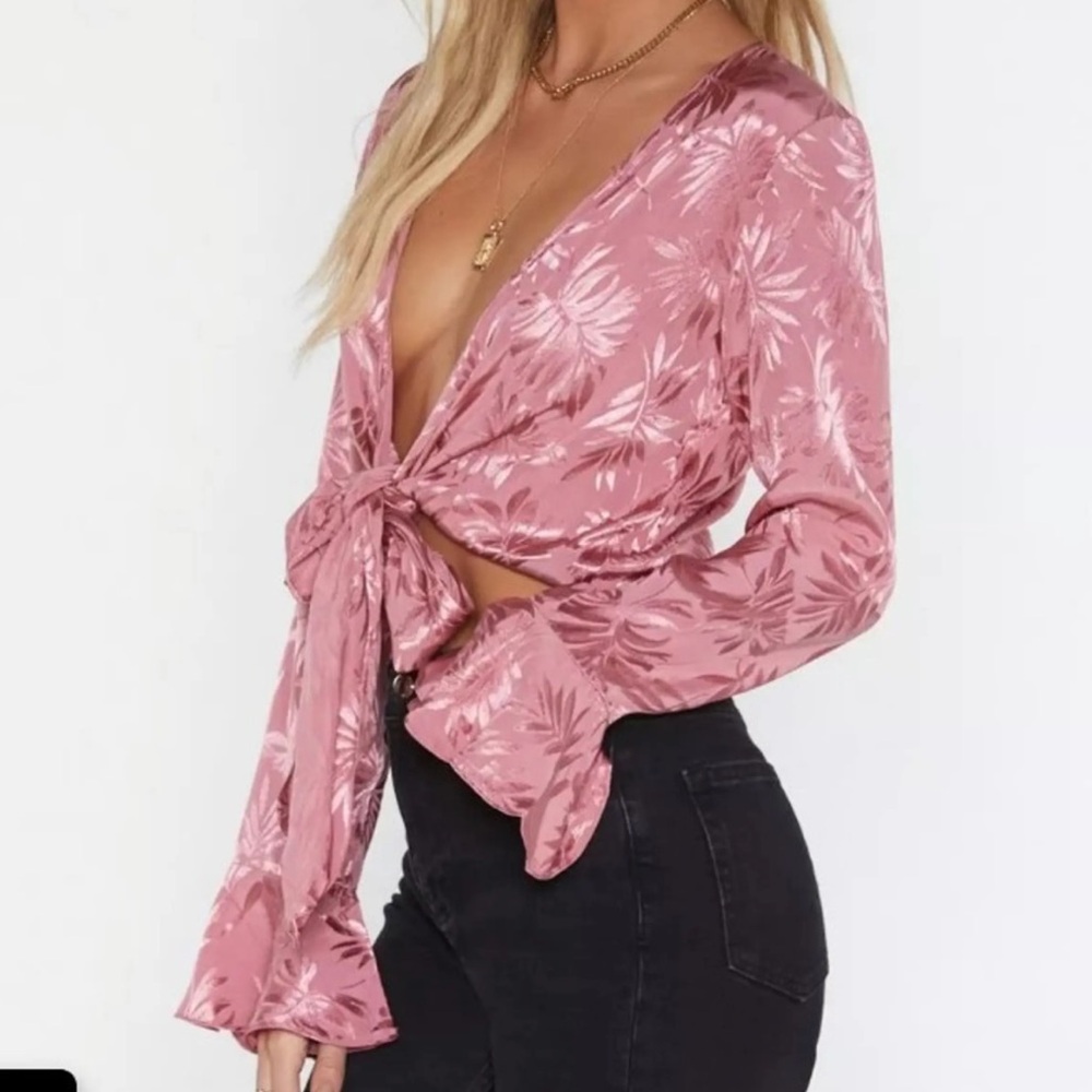 Nasty Gal Mauve Silky Floral Tie-Front Blouse - US 2